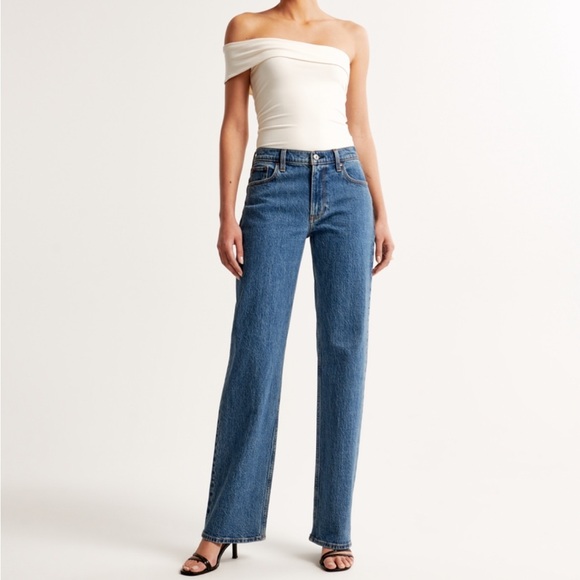 Abercrombie and Fitch Women’s The Baggy Low Rise Jeans - Picture 4 of 4